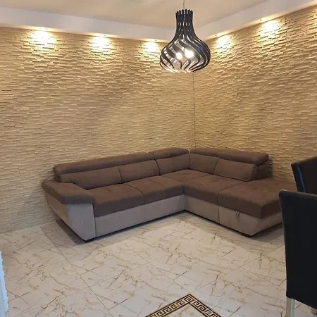 Mamaia 33 *